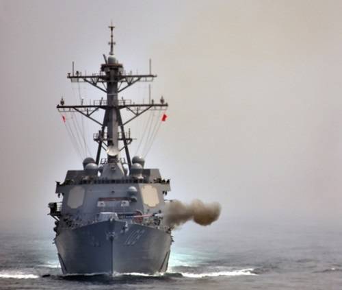 美國海軍的韋恩、麥亞號(hào)新型驅(qū)逐艦25日在朝鮮半島西部海域與韓國海軍聯(lián)合軍演