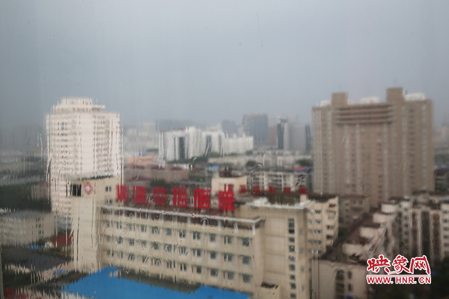 17時(shí)39分,鄭州強(qiáng)降雨漸停。
