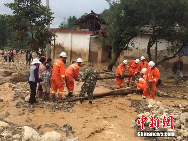 7月28日,云南省保山市隆陽區(qū)瓦房鄉(xiāng)喜坪村上坪小組發(fā)生山洪災(zāi)害,造成3戶人家9人被沖走。