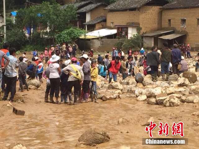 7月28日,云南省保山市隆陽區(qū)瓦房鄉(xiāng)喜坪村上坪小組發(fā)生山洪災(zāi)害,造成3戶人家9人被沖走。