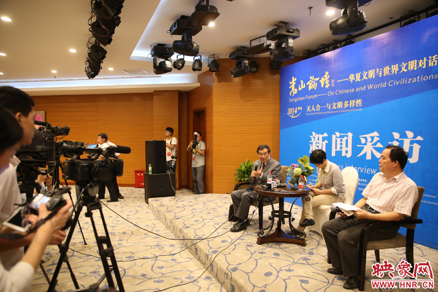 嵩山論壇新聞采訪現(xiàn)場(chǎng)。