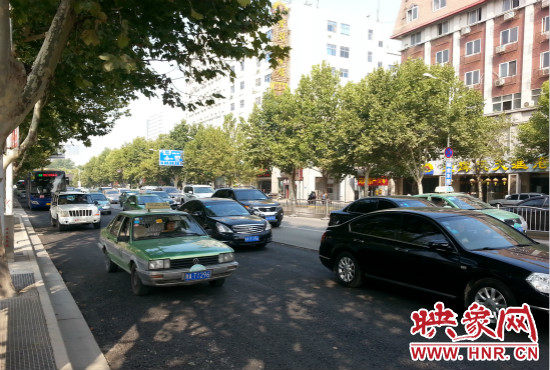 “無車日”仍有許多私家車主選擇開車上路。