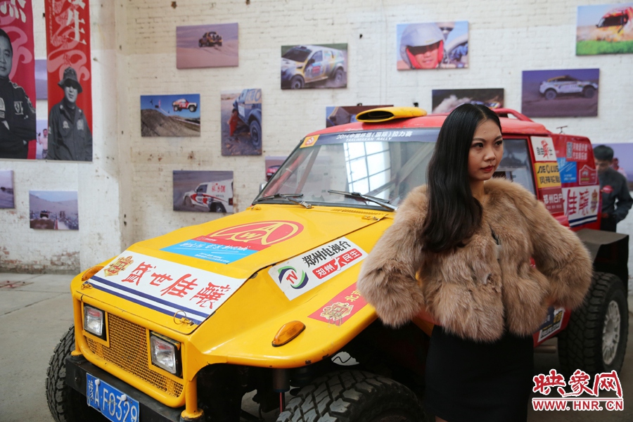 姐是車模，賽車的車。
