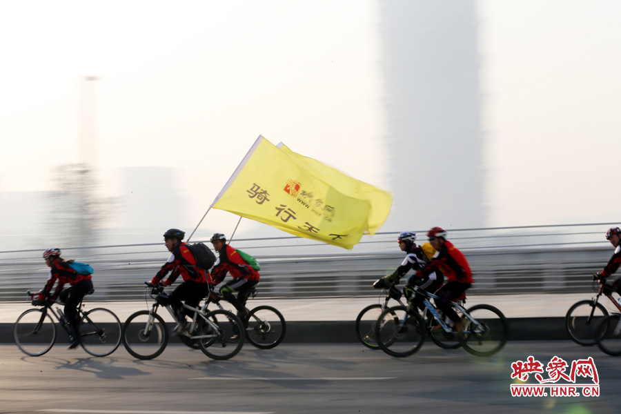 獻(xiàn)愛(ài)心、騎行天下，映象網(wǎng)騎行車(chē)友樂(lè)翻天