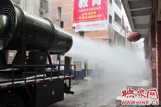 針對造成霧霾的主兇“建筑工地揚塵”，“霧炮車”降塵除塵效果能到到80%。