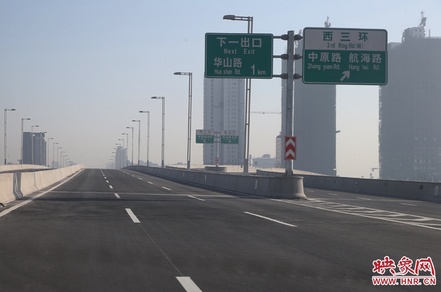 華山路方向與西三環(huán)出口。