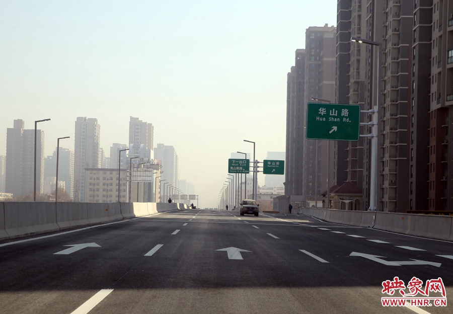 嵩山南路方向，華山路出口。