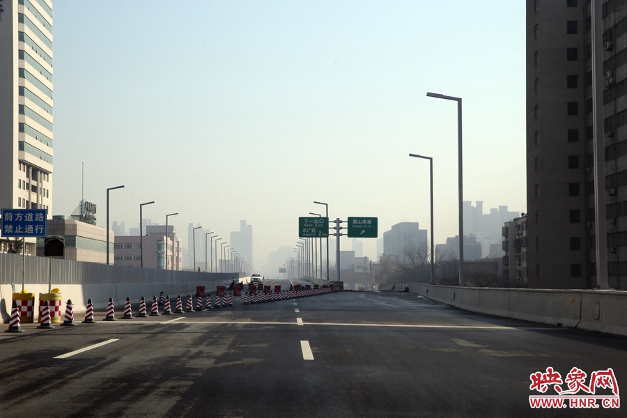 嵩山南路出口，由西向東至嵩山南路出口向東暫未開通。