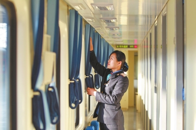 臥鋪車廂 半包式，更具私密性和舒適性。