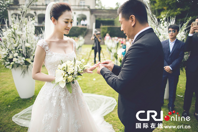 李小冉比利時辦婚禮 朱丹、鐘欣潼、應(yīng)采兒做伴娘