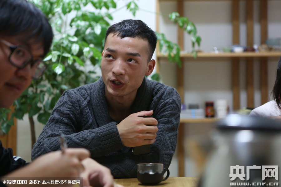 網(wǎng)絡(luò)紅人葉良辰現(xiàn)身浙江臺州，接受記者的專訪。