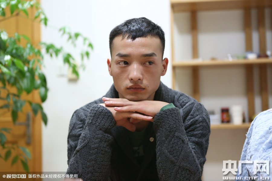 網(wǎng)絡(luò)紅人葉良辰現(xiàn)身浙江臺州，接受記者的專訪。