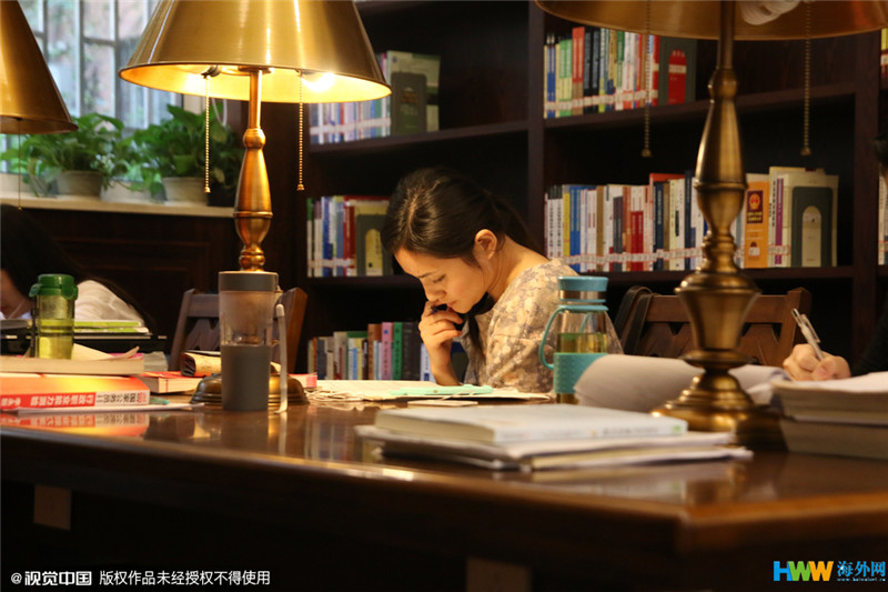 重慶大學(xué)改造翻新的“民國風(fēng)圖書館”走紅網(wǎng)絡(luò)，引得無數(shù)網(wǎng)友點(diǎn)贊