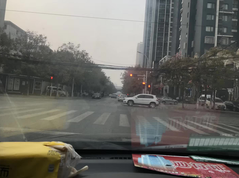 限行第一天！鄭州的早高峰是這個樣子的