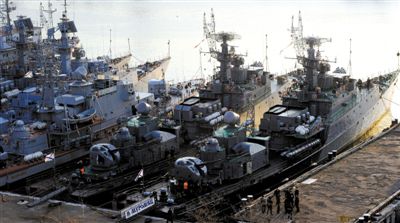 4月1日，?？吭诳死锩讈喨咚雇胁柕能娕?，其中也有烏克蘭海軍軍艦。