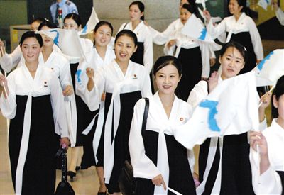 2005年9月，結(jié)束亞洲田徑錦標(biāo)賽之行的朝鮮拉拉隊。