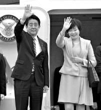 11月9日中午，日本首相安倍晉三攜夫人安倍昭惠乘坐日本政府專機(jī)來到北京，參加APEC北京峰會(huì)。安倍在啟程前再次對(duì)媒體強(qiáng)調(diào)了改善中日關(guān)系的意愿，稱“改善兩國(guó)關(guān)系的想法從來沒有改變過”。