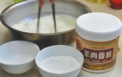 市面上出售的羊肉香粉等食品添加劑。