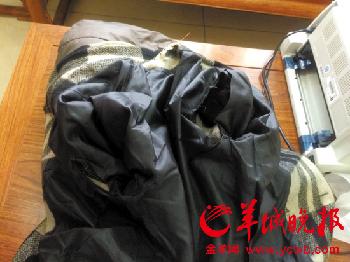 年邁體弱，一些老人家中衣物多年未洗，又舊又破
