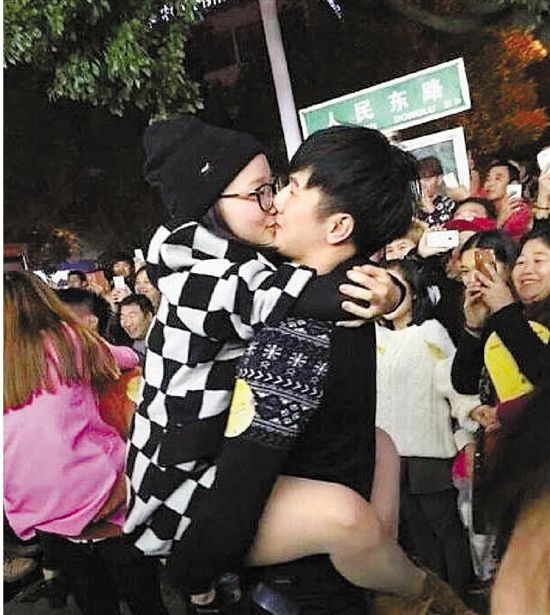 雖只是縣城的比賽，但水準(zhǔn)著實(shí)不低，居然有選手采用考拉式。