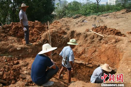 巖橋村廟山地區(qū)考古現(xiàn)場(chǎng)?！⊥]文管辦　攝