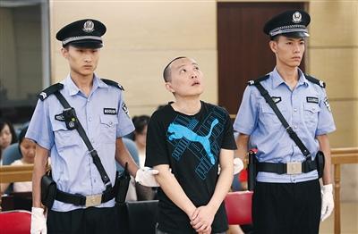 陳曉鵬在西城法院受審。記者 尹亞飛 攝