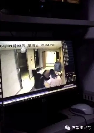 一女子在酒店被陌生男子拖拽。    視頻截圖