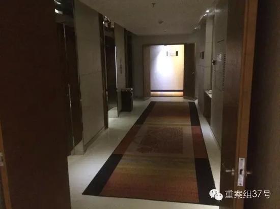 事發(fā)電梯口。    新京報(bào)記者 林斐然 攝
