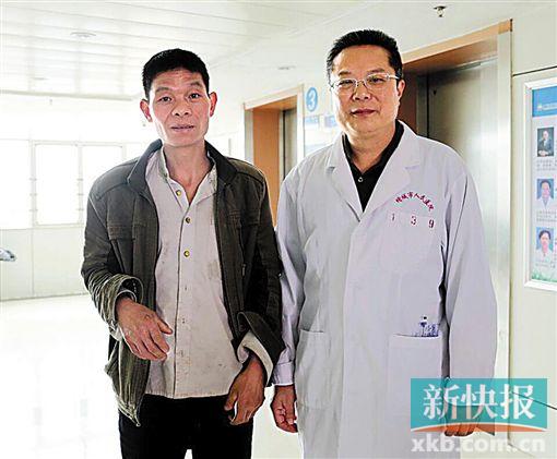 黃式水與增城區(qū)人民醫(yī)院醫(yī)生合影。 通訊員供圖