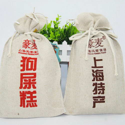 上海某公司推出的一款名為“狗屎糕”的產(chǎn)品引來不少質(zhì)疑。