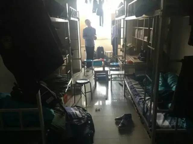 這個學(xué)校的男生宿舍火了！女同學(xué)都喊著要嫁