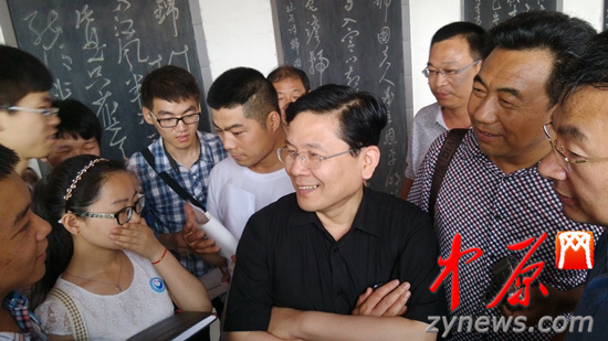 余光中、汪國真做客杜甫故里 共話詩圣家國情懷