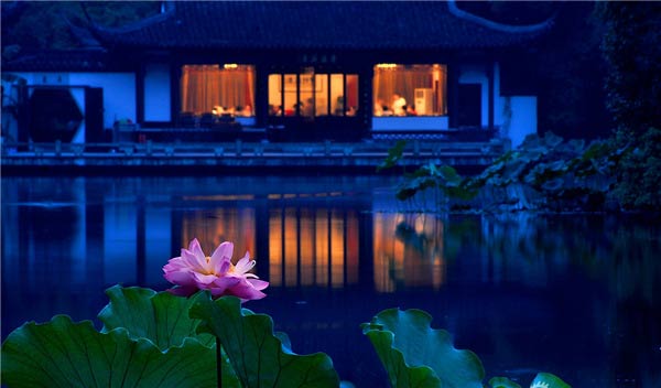 不要溫和地走進那個良夜 因為夜太美！