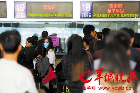 2015年春運,“囤票”不再是黃牛的專屬行為,普通乘客也開始加入其中。