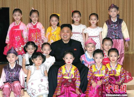 據(jù)朝中社5月30日報道，朝鮮勞動黨第一書記、朝鮮國防委員會第一委員長、朝鮮人民軍最高司令官金正恩在兒