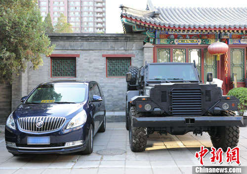 輕型聯(lián)合越野戰(zhàn)力與別克GL8商務(wù)MPV車對比。張龍云攝