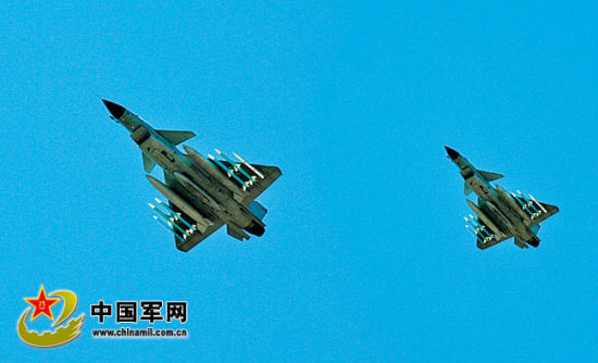 戰(zhàn)機(jī)升空開展對抗訓(xùn)練。肖燕錦攝