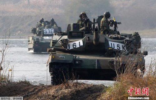 　資料圖：2011年11月2日，韓國軍隊在首爾東南100公里的驪州進行軍事演習。
