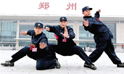 昨日，即將入伍的少林高手們啟程前合影留念