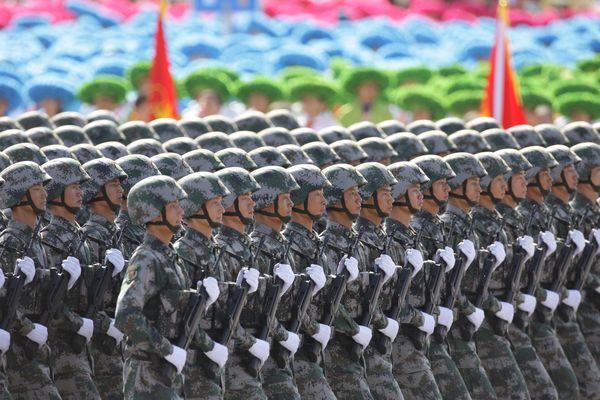 總體看，中國軍隊(duì)是稱職的，承擔(dān)了它對(duì)這個(gè)國家和人民的應(yīng)有責(zé)任。