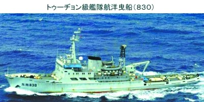　海監(jiān)111船（左）與112船，海監(jiān)111船原為海軍“海冰723號(hào)”破冰船