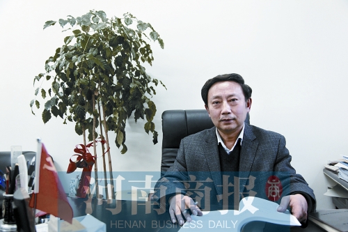 鄭州市人社局副局長張偉 河南商報(bào)記者 王春勝/攝 鄭州市人社局副局長張偉 河南商報(bào)記者 王春勝/攝