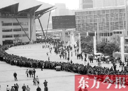 3月2日，在鄭州國際會展中心，河南省春季人才招聘會舉行，六萬五千名求職者扎堆求職