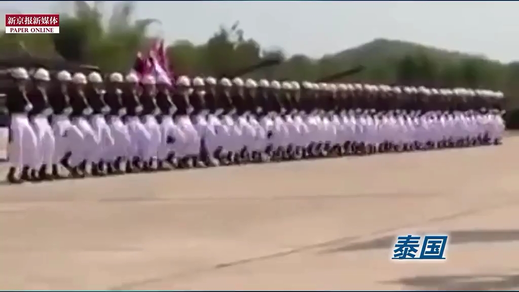 那些年摩托、樹(shù)人、斧頭兵上演的有趣閱兵式