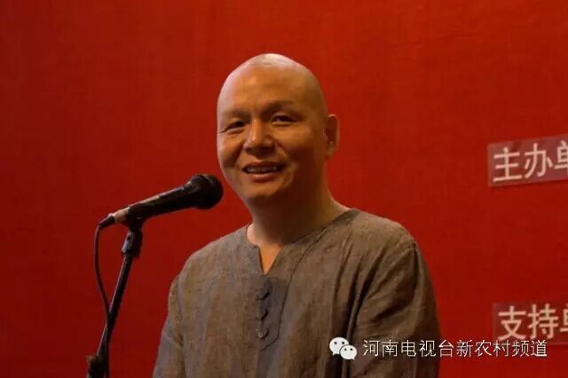 書畫家協(xié)會(huì)副主席，中國書畫家協(xié)會(huì)會(huì)員，河南省青年書法家，蘆荻