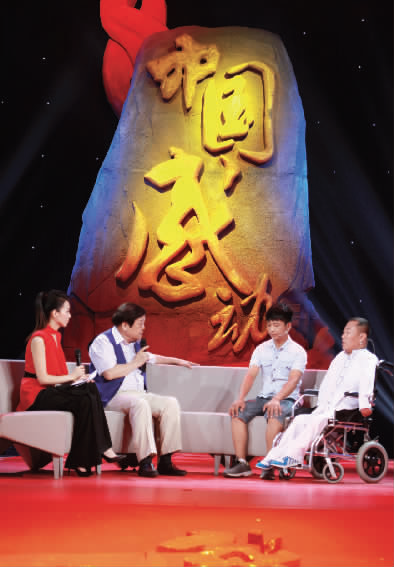 肇恒君（右一）天生殘疾，但是他自兒時起就有著一個音樂夢