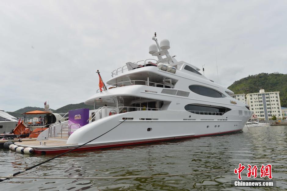 海天盛筵上的豪華游艇 海天盛筵上的豪華游艇