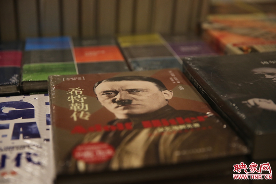 書店內(nèi)的書。